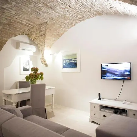 Le Al Torrione 4* רובו די פוליה